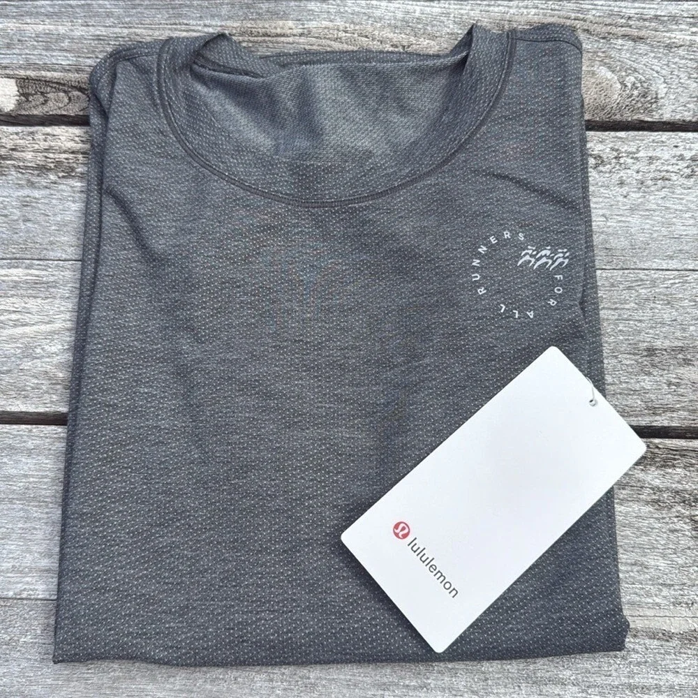 Lululemon Run Crew Graphic Mesh Short Sleeve heather grey‎ NWT size medium